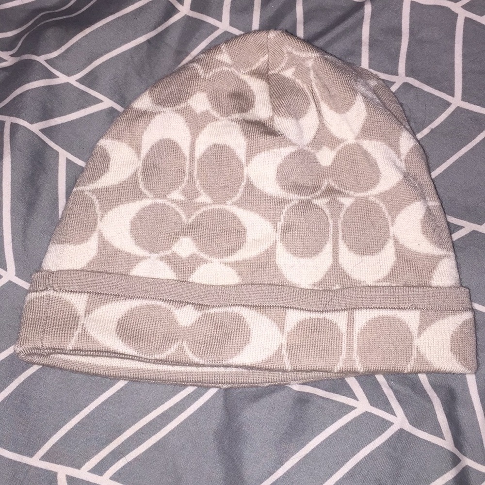 Reversible coach beanie
